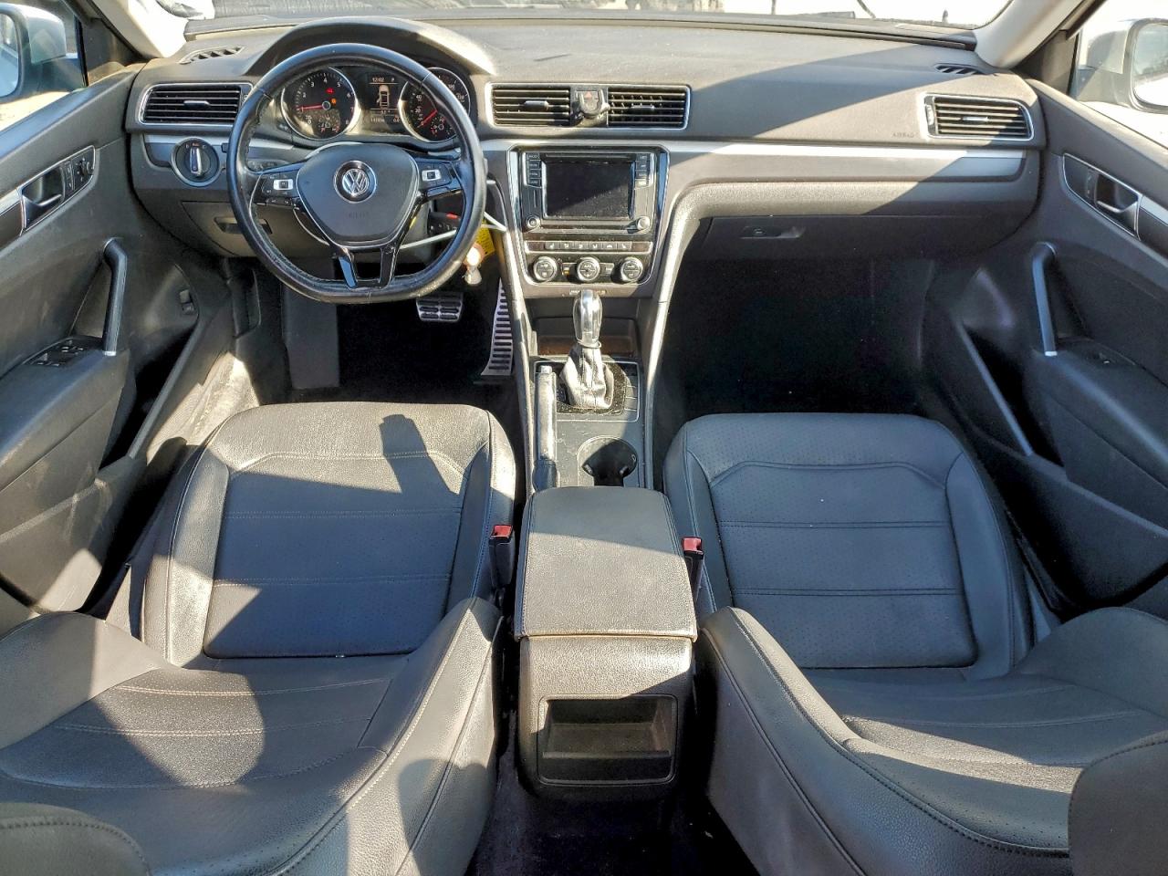 2018 VOLKSWAGEN PASSAT S photo 15