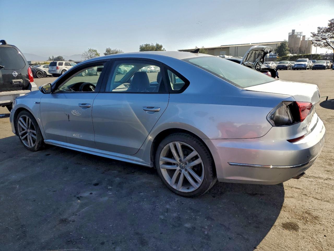 2018 VOLKSWAGEN PASSAT S photo 3