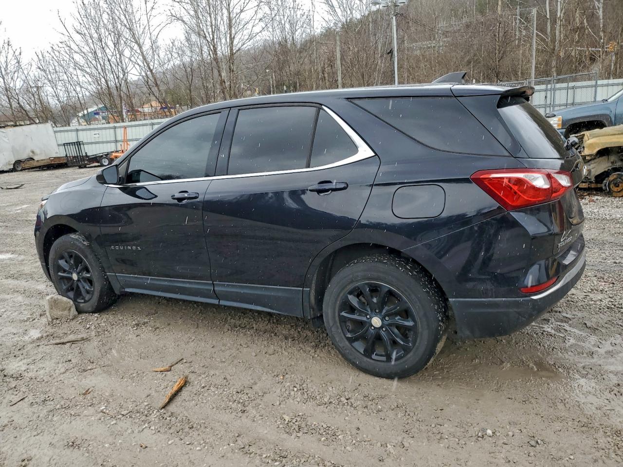 2020 CHEVROLET EQUINOX LT photo 2