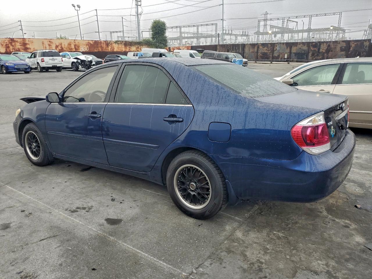 2006 TOYOTA CAMRY LE photo 3