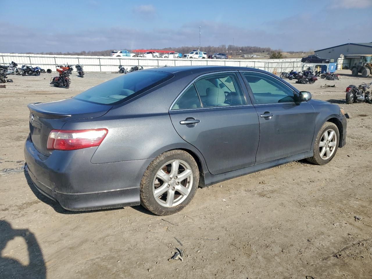 2008 TOYOTA CAMRY LE photo 3