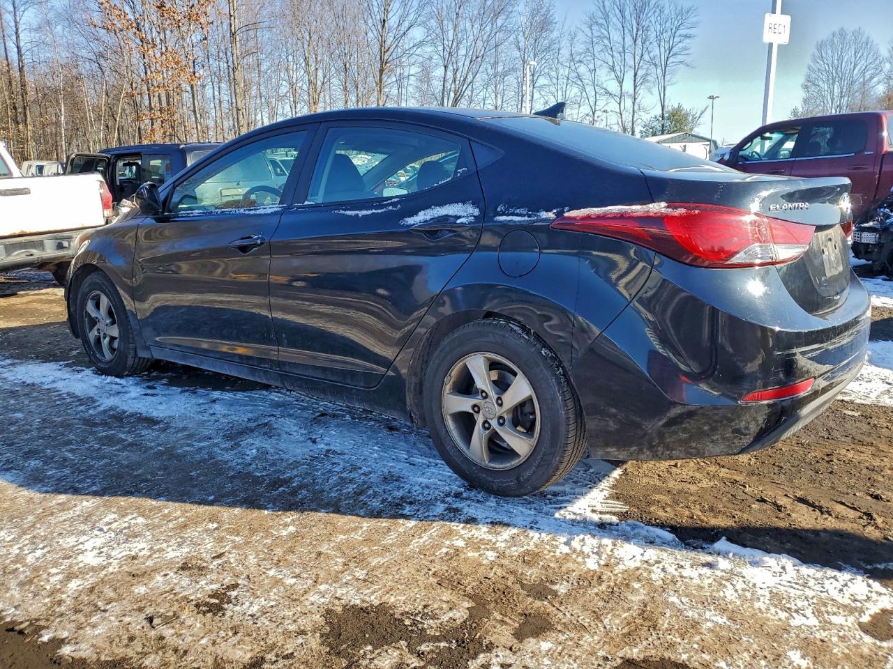 2015 HYUNDAI ELANTRA SE photo 2