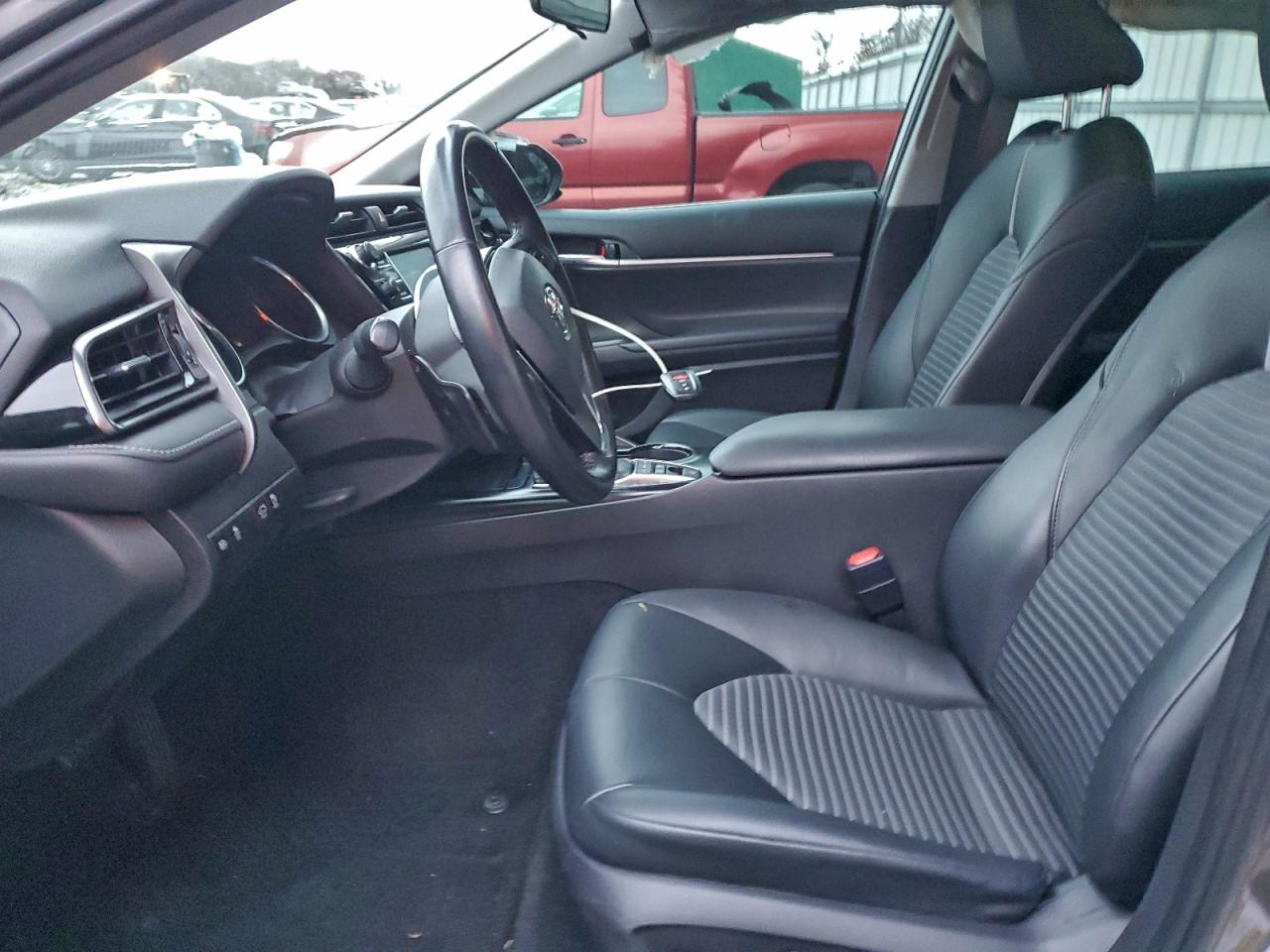 2020 TOYOTA CAMRY SE photo 13