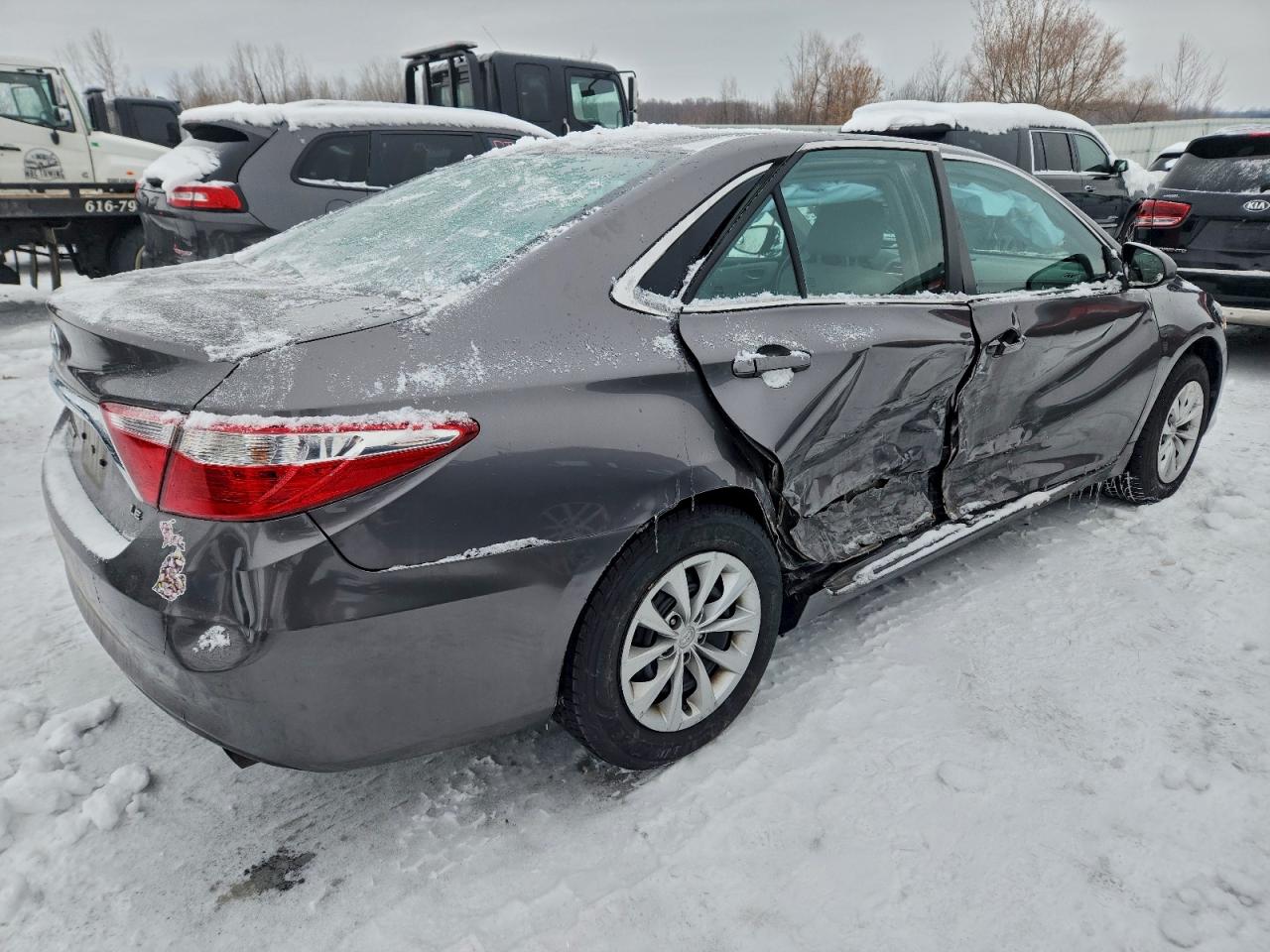 2017 TOYOTA CAMRY LE photo 3
