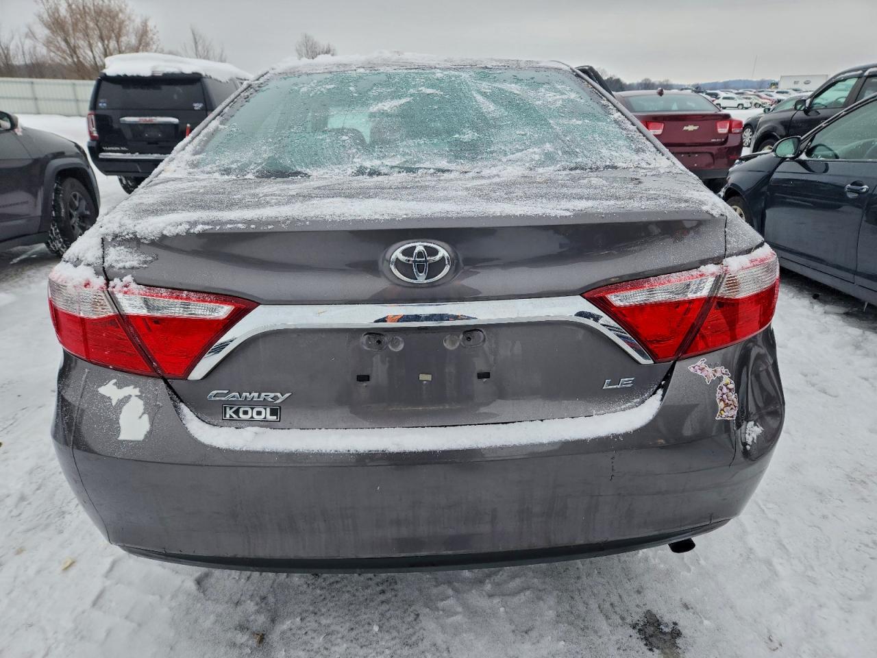 2017 TOYOTA CAMRY LE photo 6