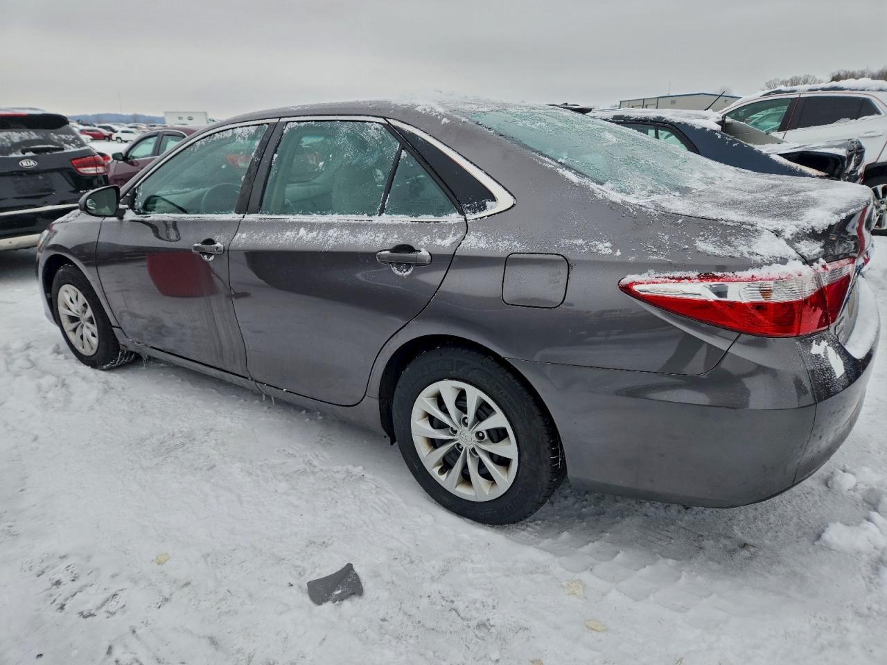 2017 TOYOTA CAMRY LE photo 2