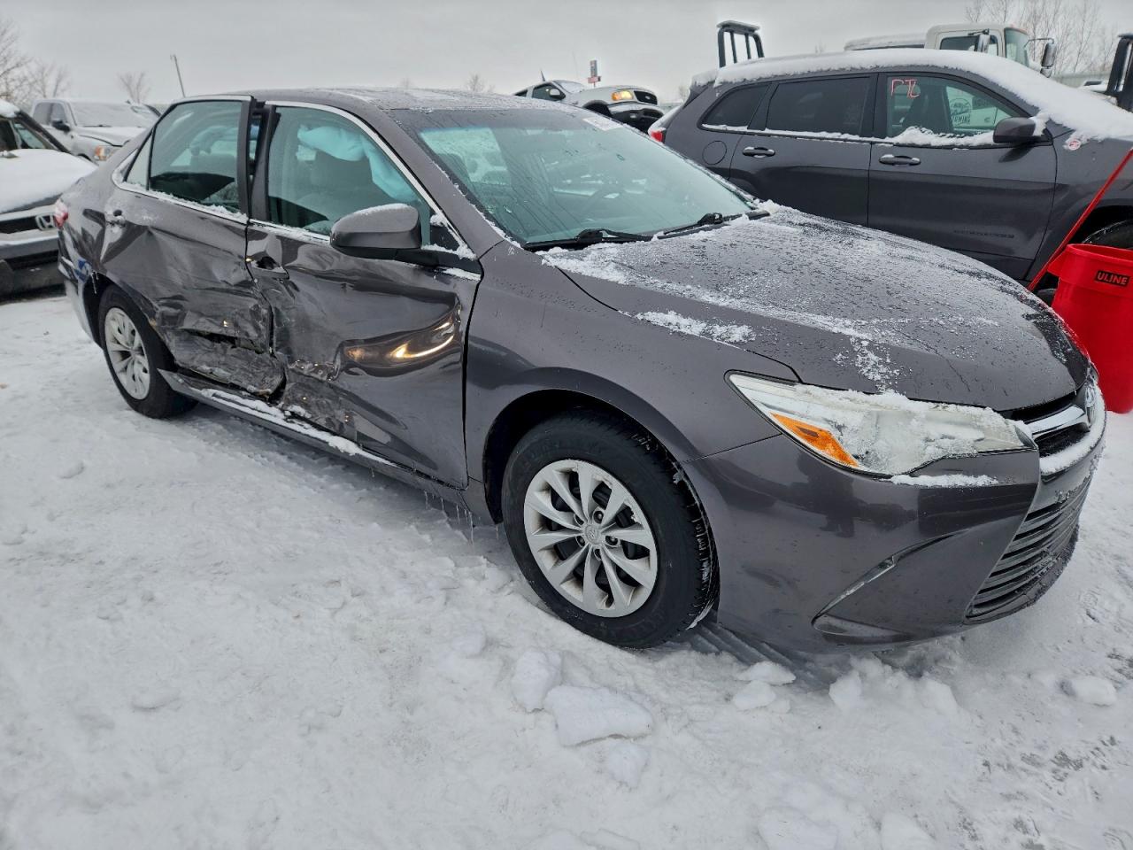 2017 TOYOTA CAMRY LE photo 4