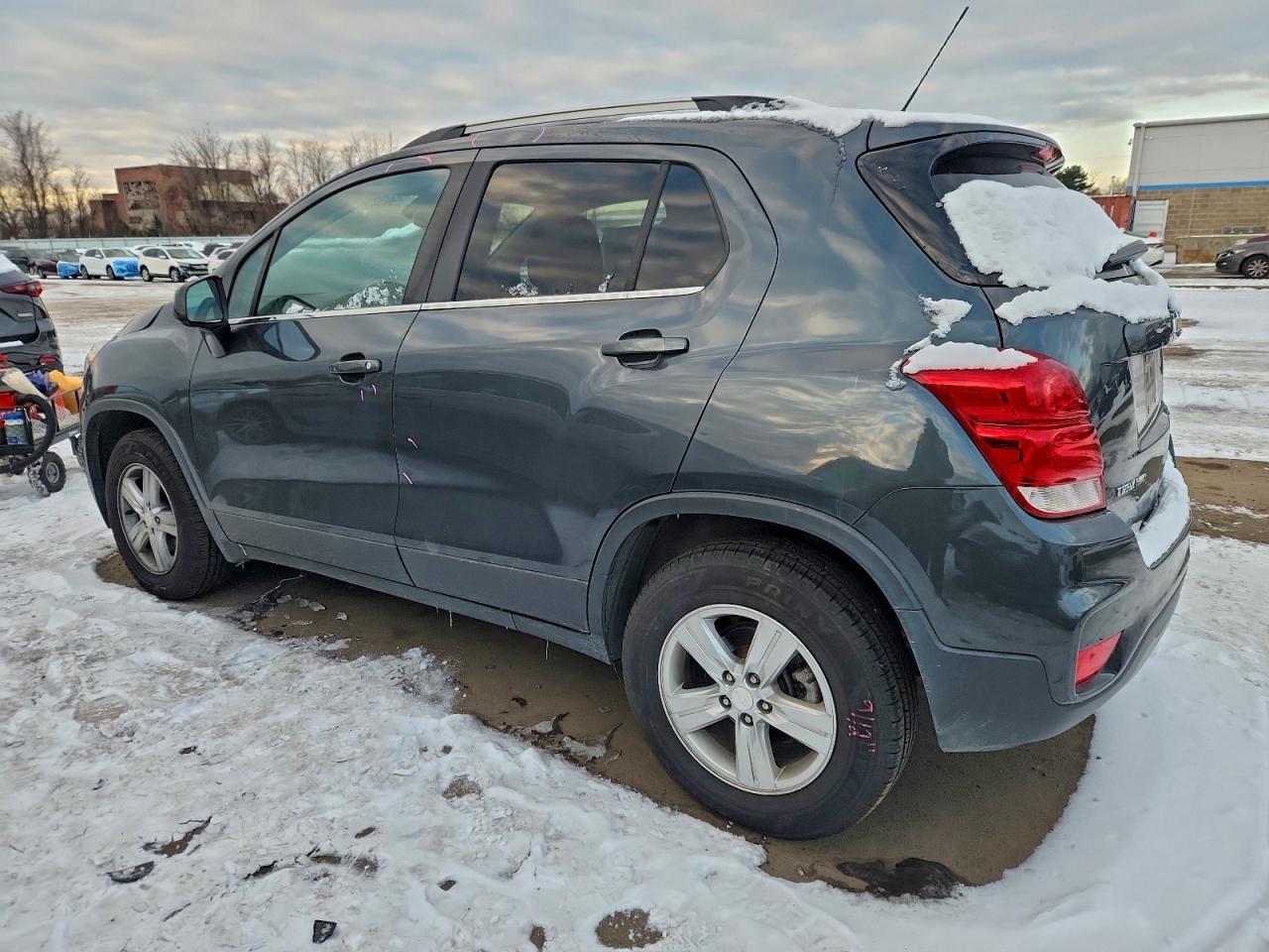 2019 CHEVROLET TRAX 1LT photo 2