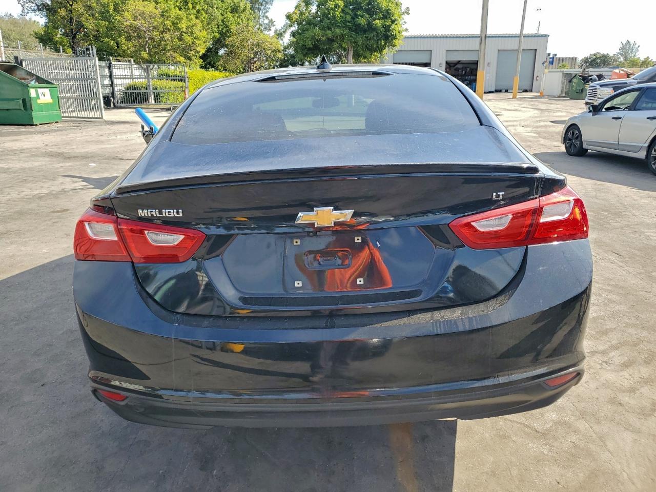 2017 CHEVROLET MALIBU LT photo 6