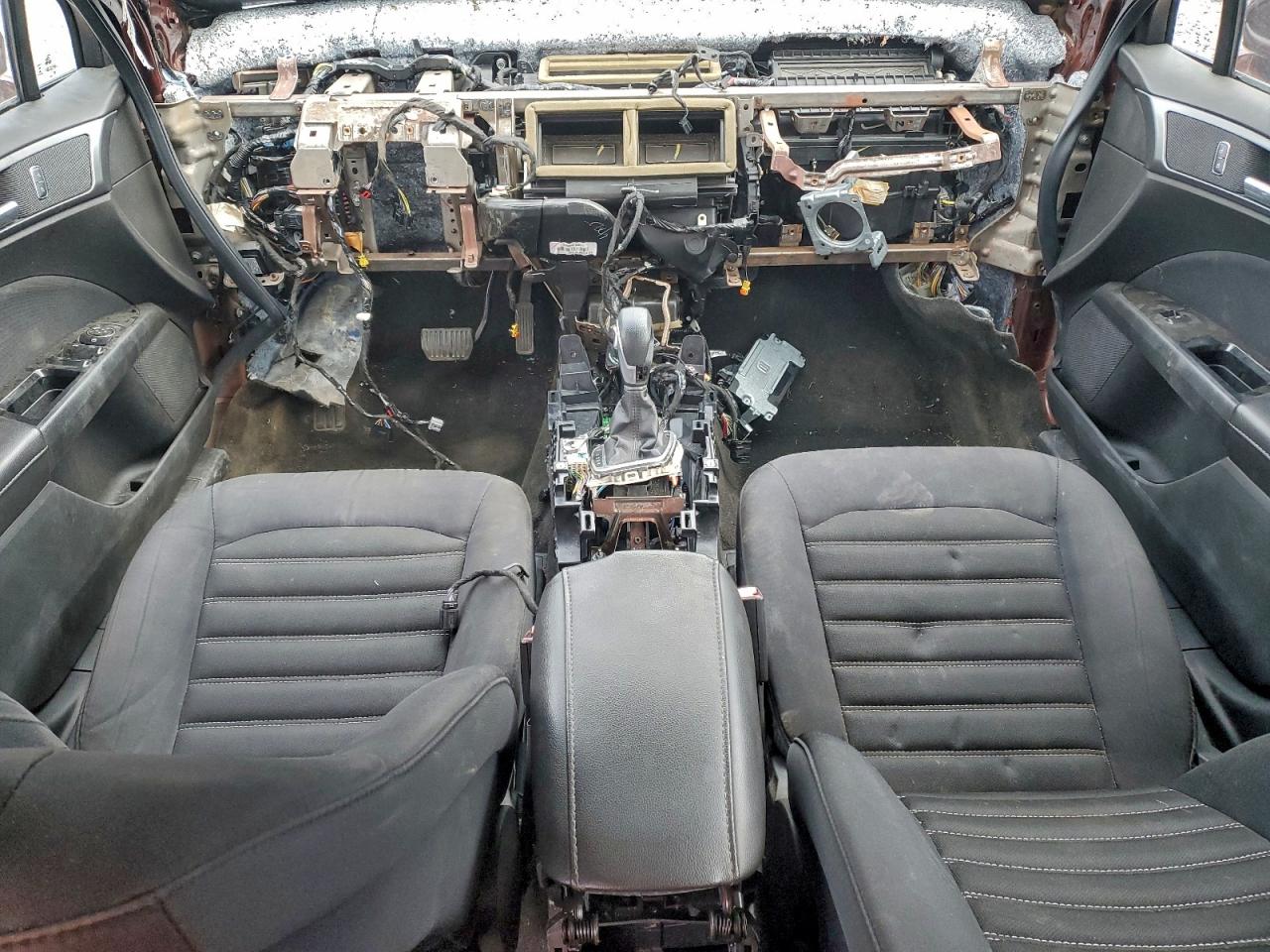 2015 FORD FUSION SE photo 8
