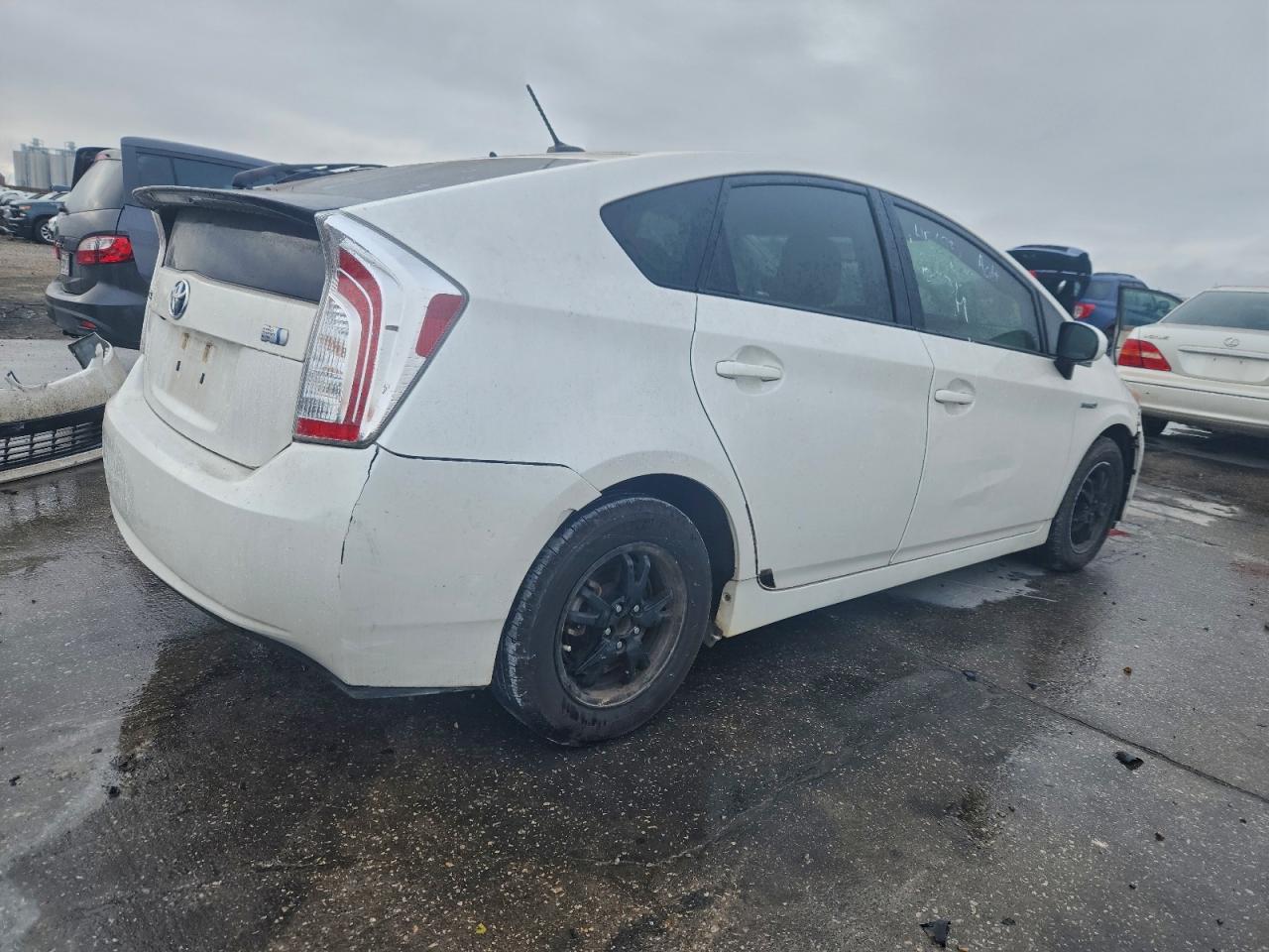 2013 TOYOTA PRIUS photo 5