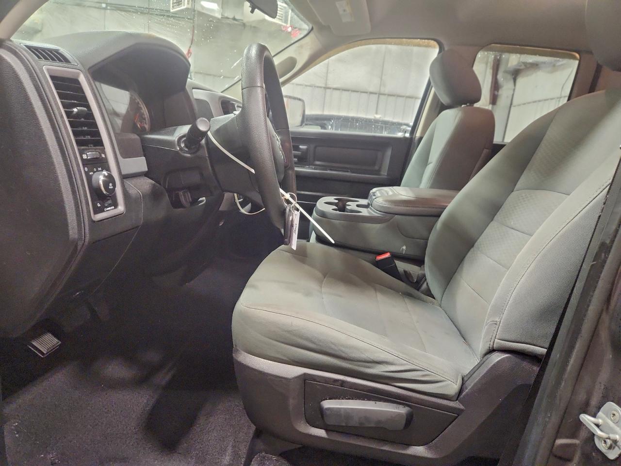 2014 RAM 1500 ST photo 7