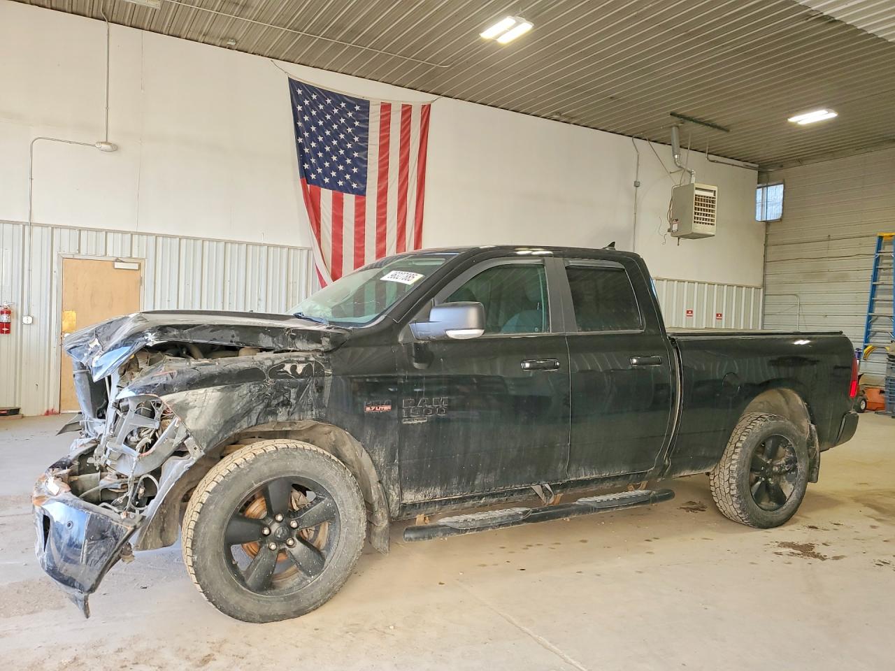 2019 RAM 1500 CLASSIC SLT photo 2