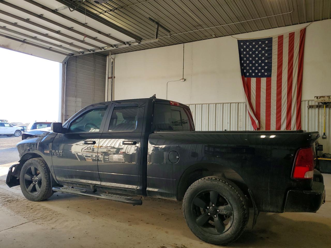2019 RAM 1500 CLASSIC SLT photo 4
