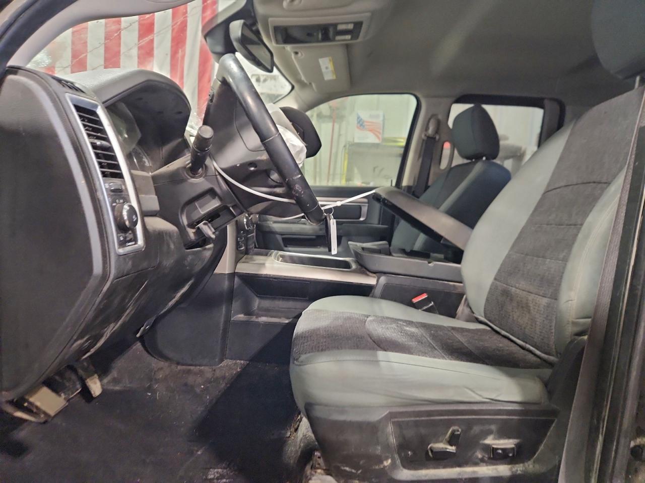 2019 RAM 1500 CLASSIC SLT photo 13