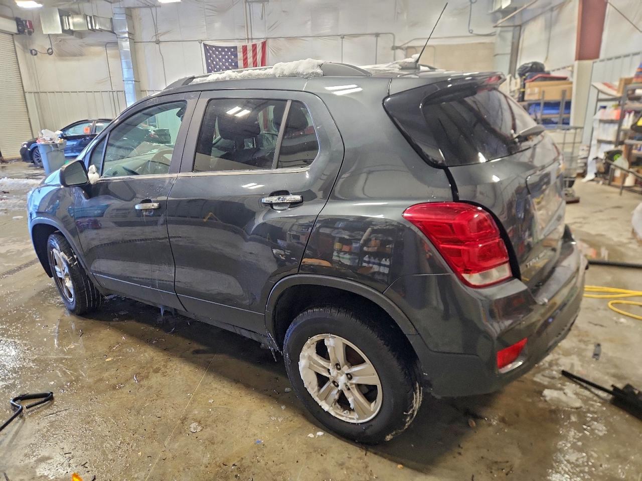 2017 CHEVROLET TRAX 1LT photo 2