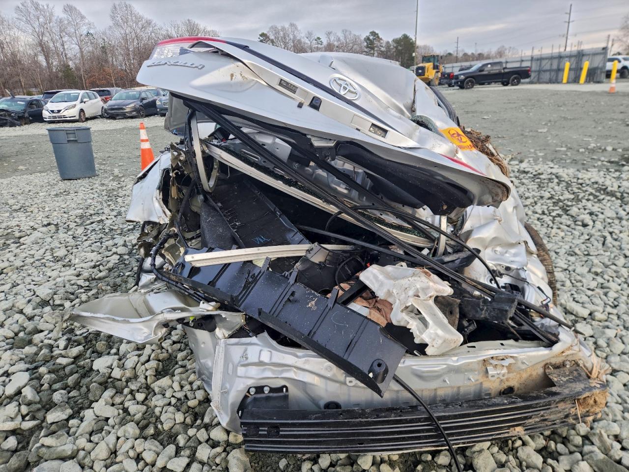 2025 TOYOTA COROLLA LE photo 6