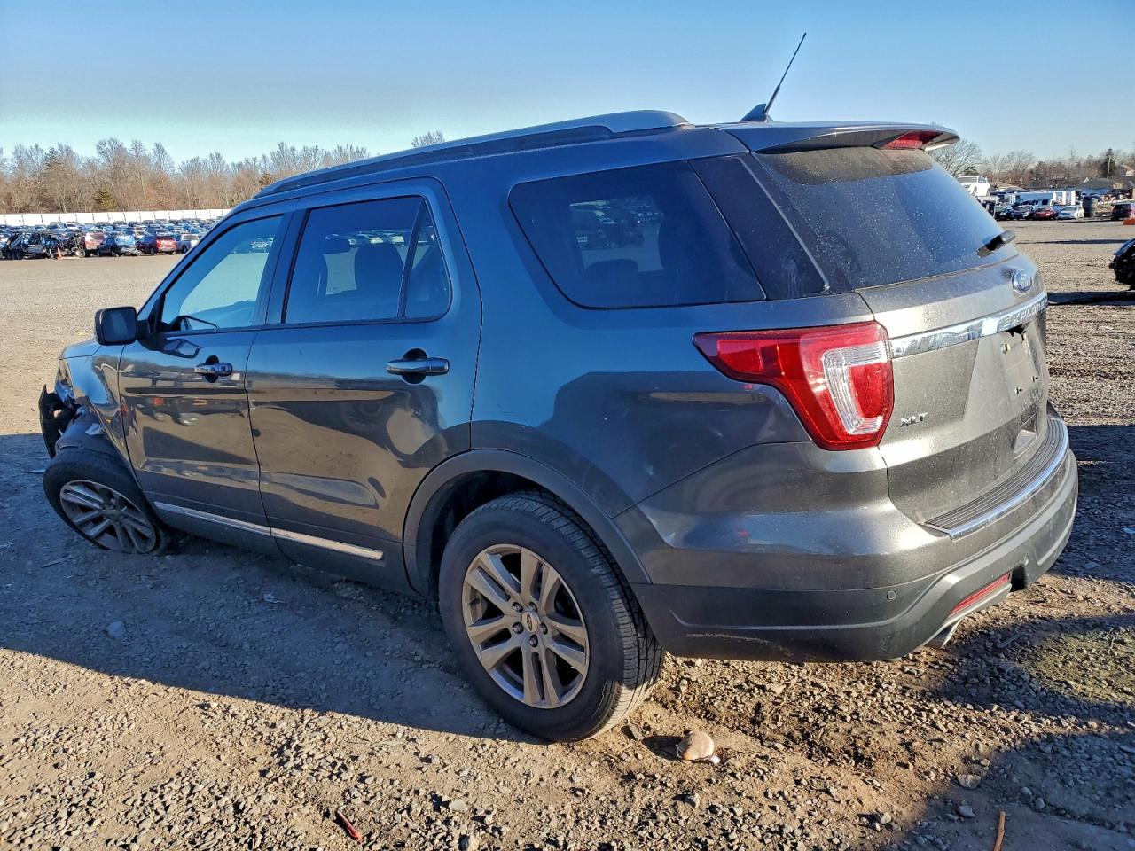 2018 FORD EXPLORER XLT photo 2