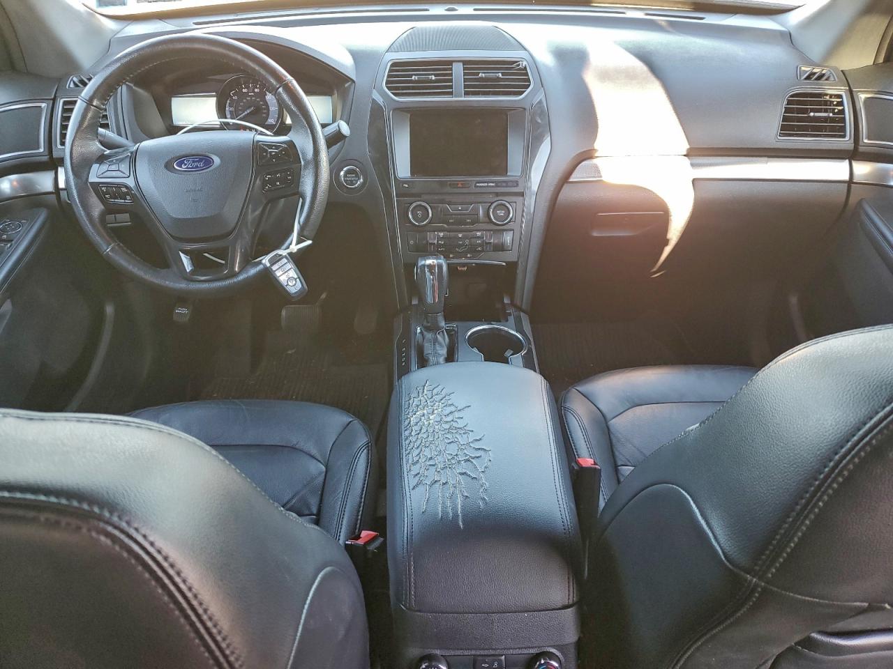 2018 FORD EXPLORER XLT photo 8
