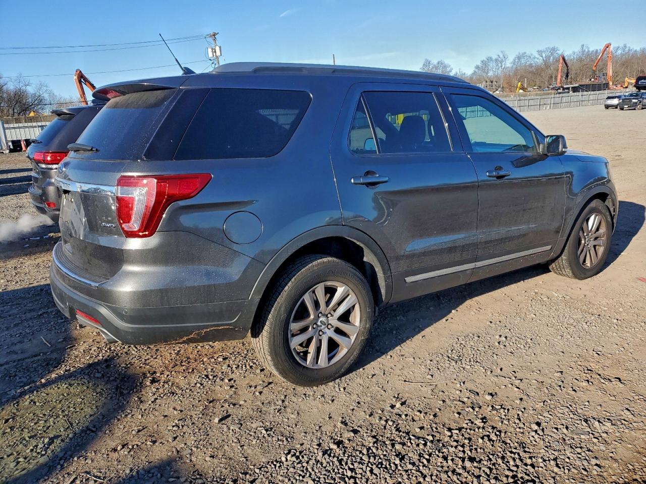 2018 FORD EXPLORER XLT photo 3
