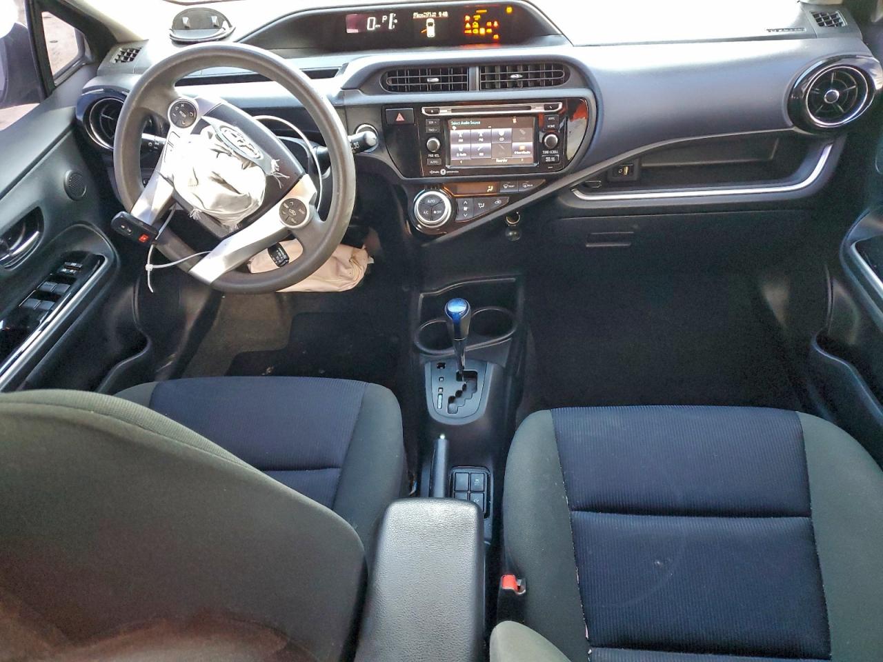 2015 TOYOTA PRIUS C photo 22