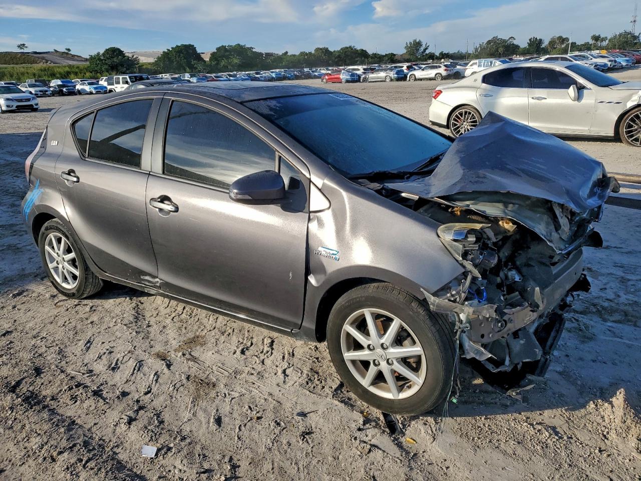 2015 TOYOTA PRIUS C photo 10