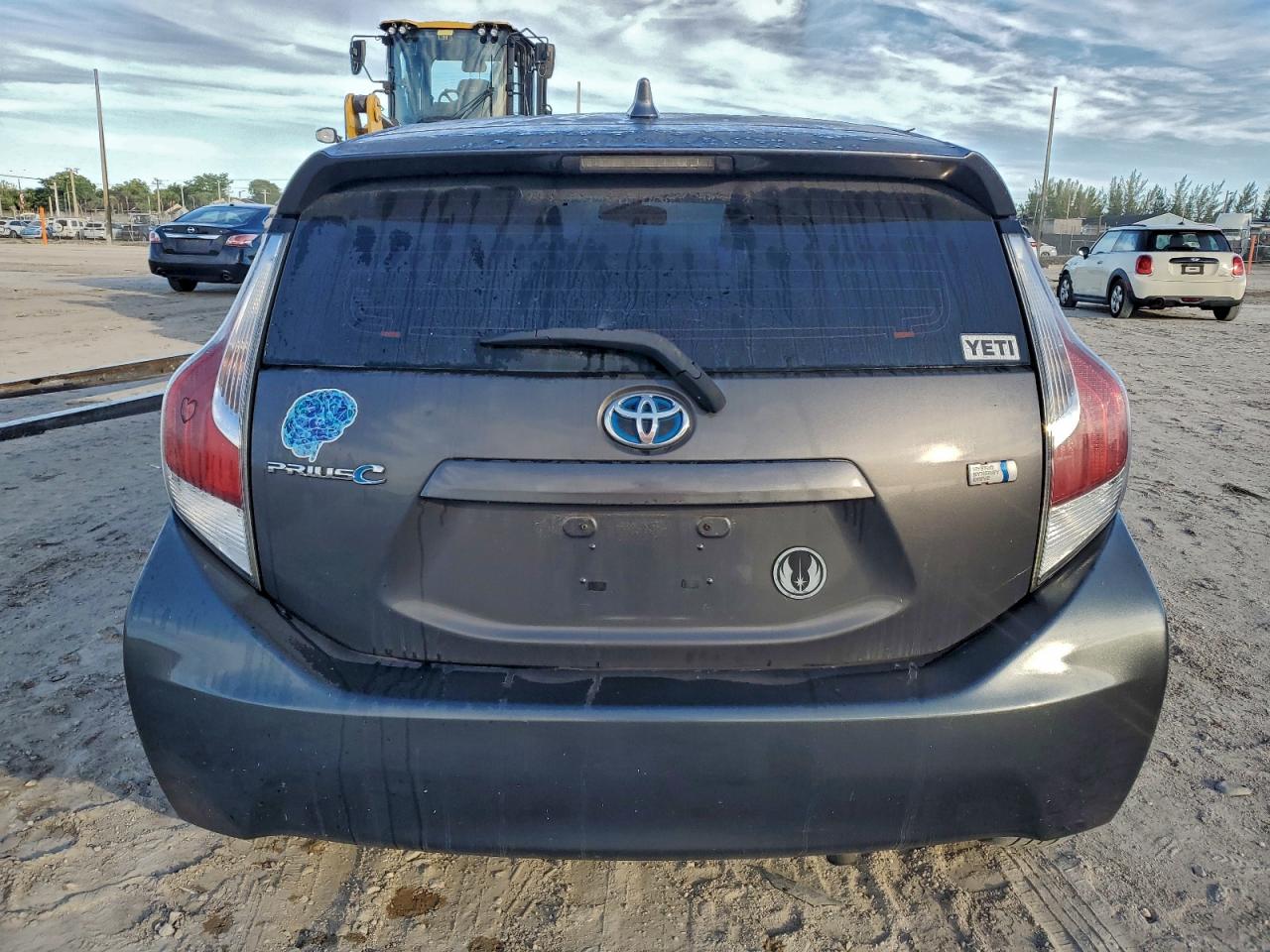 2015 TOYOTA PRIUS C photo 16