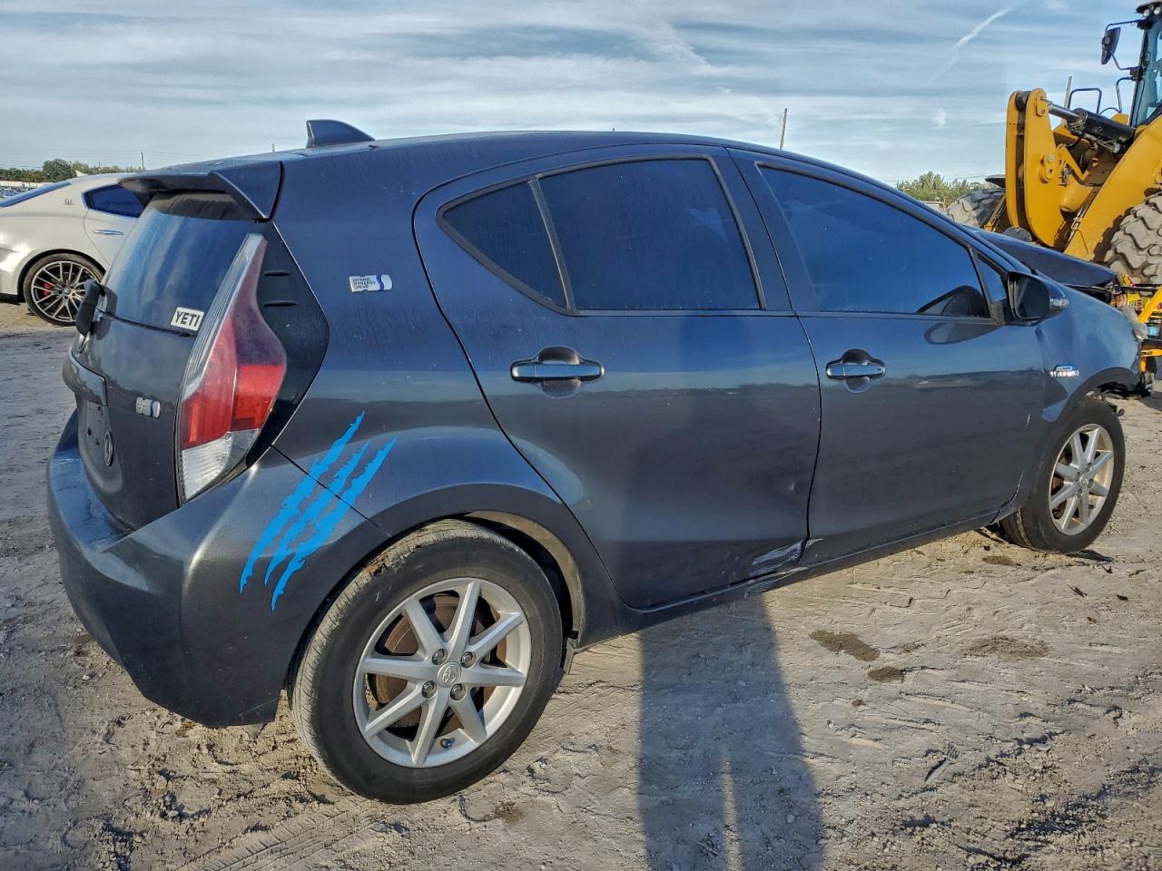 2015 TOYOTA PRIUS C photo 7