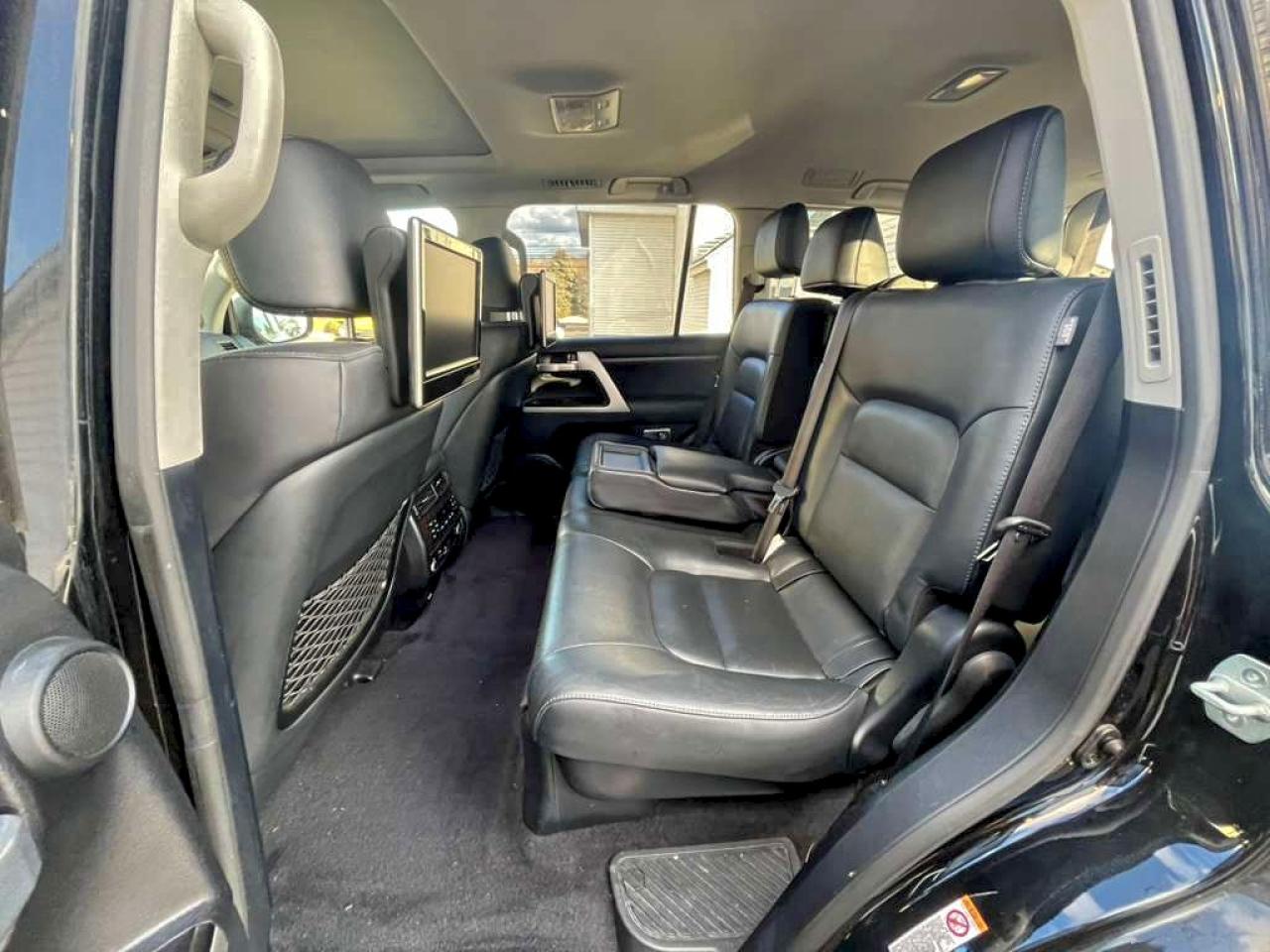 2017 TOYOTA LAND CRUISER photo 9