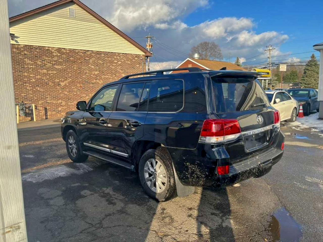 2017 TOYOTA LAND CRUISER photo 3