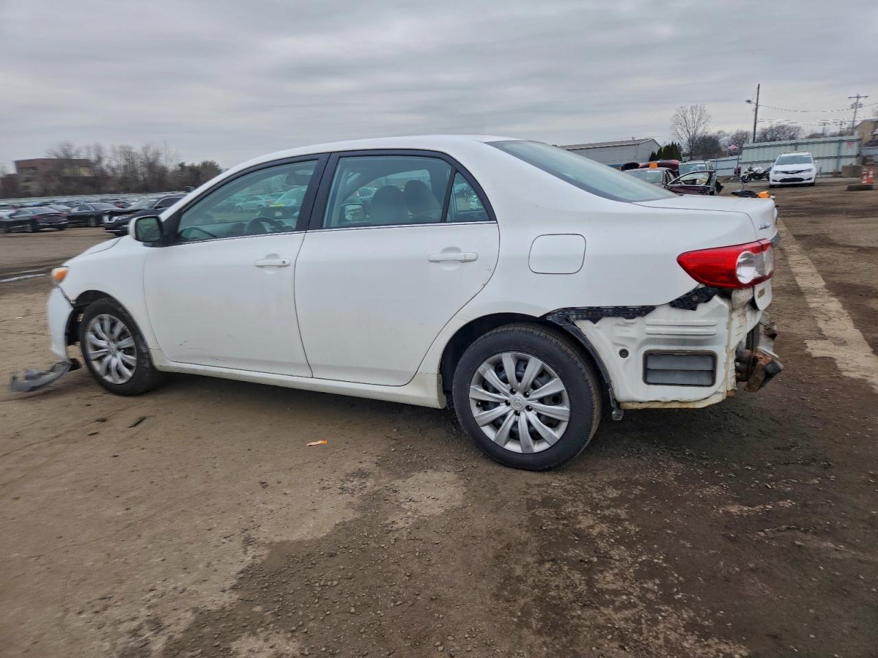 2013 TOYOTA COROLLA photo 2