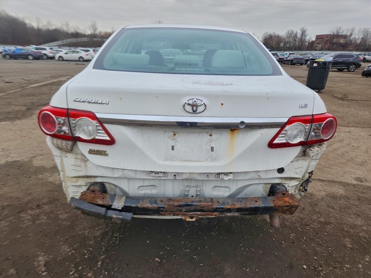 2013 TOYOTA COROLLA photo 6