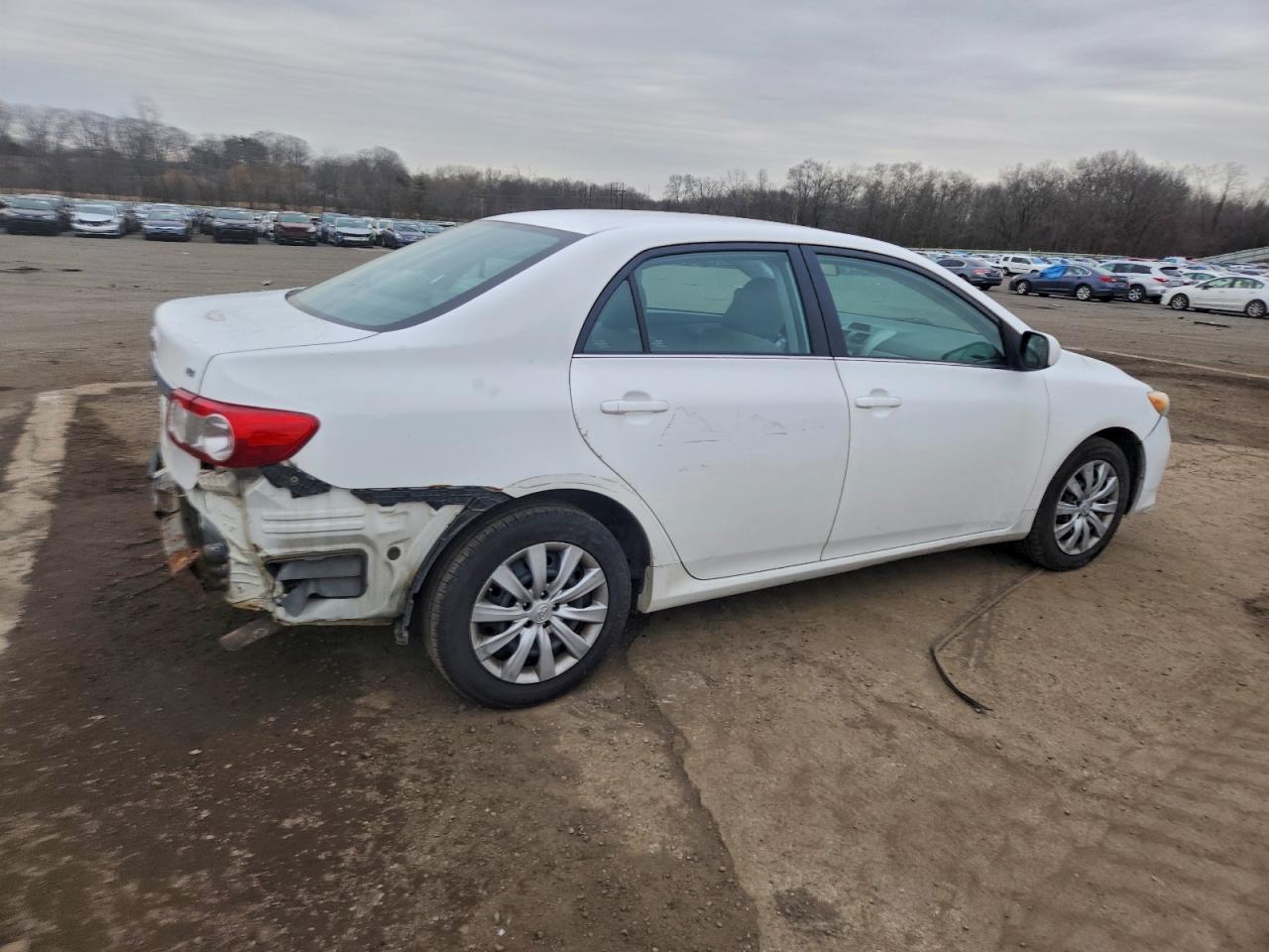 2013 TOYOTA COROLLA photo 3