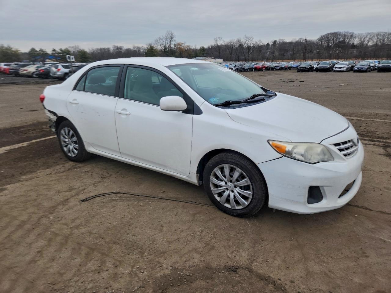 2013 TOYOTA COROLLA photo 4