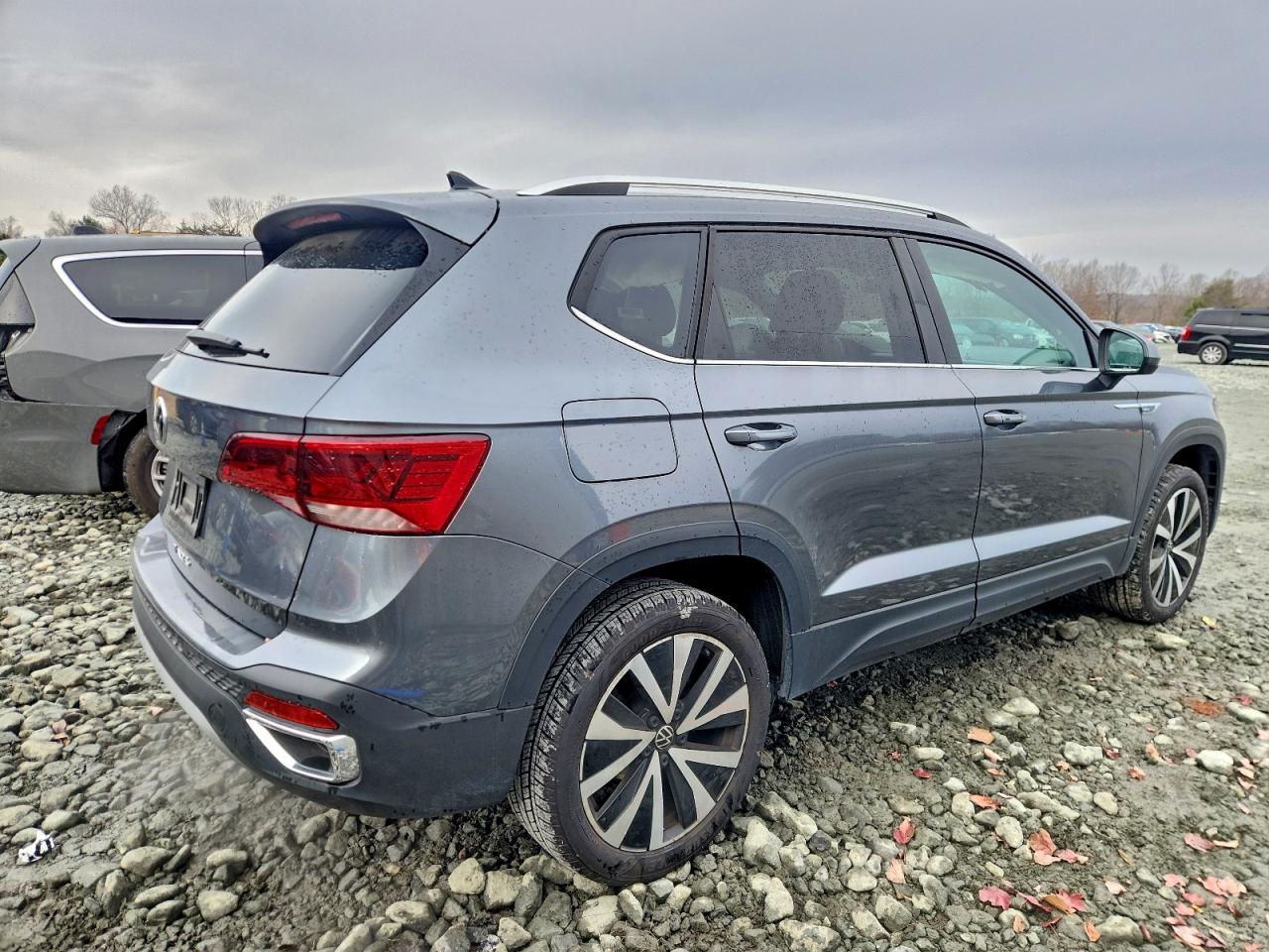 2024 VOLKSWAGEN TAOS SE photo 3