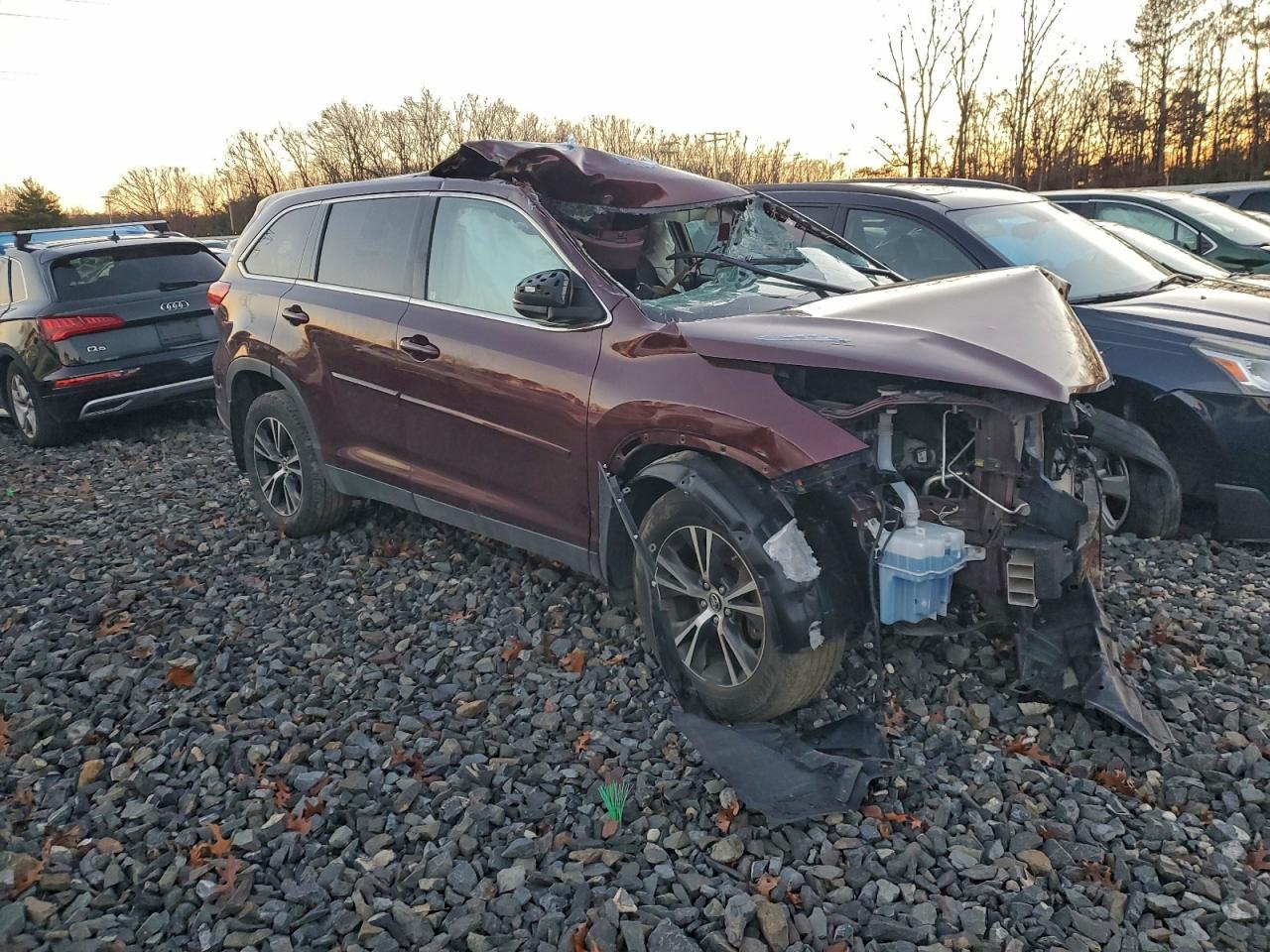 2019 TOYOTA HIGHLANDER LE photo 4