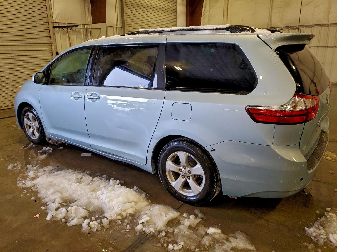 2015 TOYOTA SIENNA LE photo 2