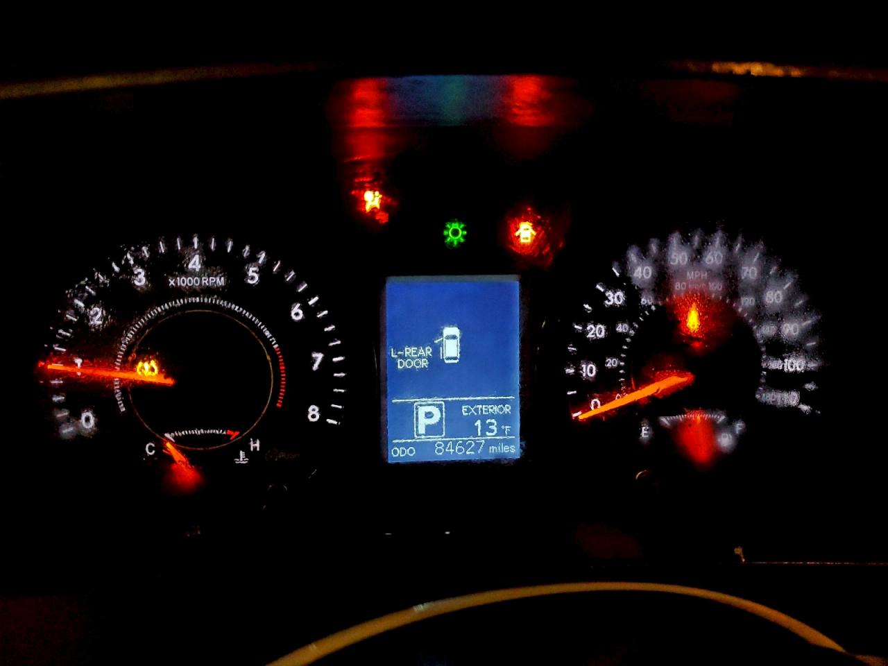 2015 TOYOTA SIENNA LE photo 9
