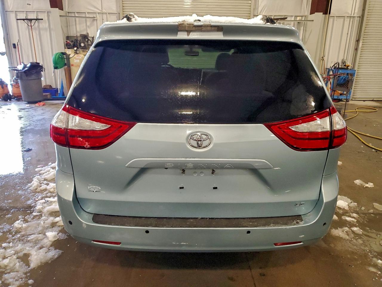 2015 TOYOTA SIENNA LE photo 6