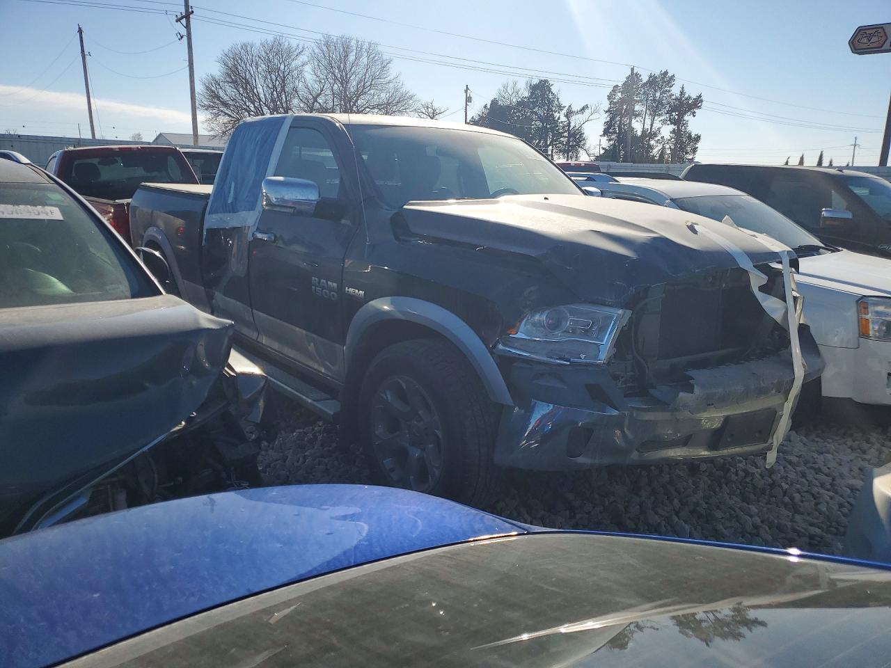 2013 RAM 1500 LARAMIE photo 4