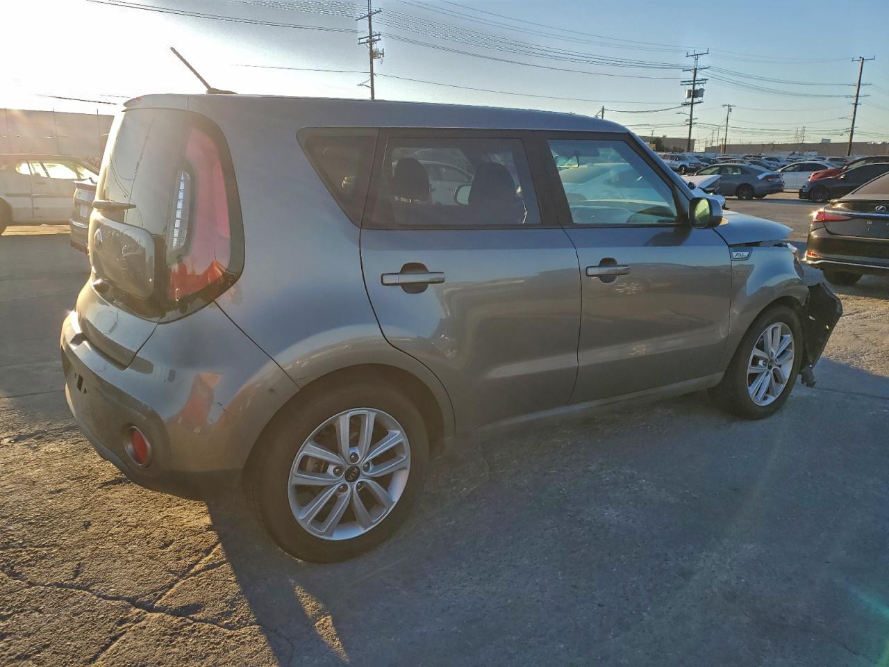 2018 KIA SOUL + photo 3
