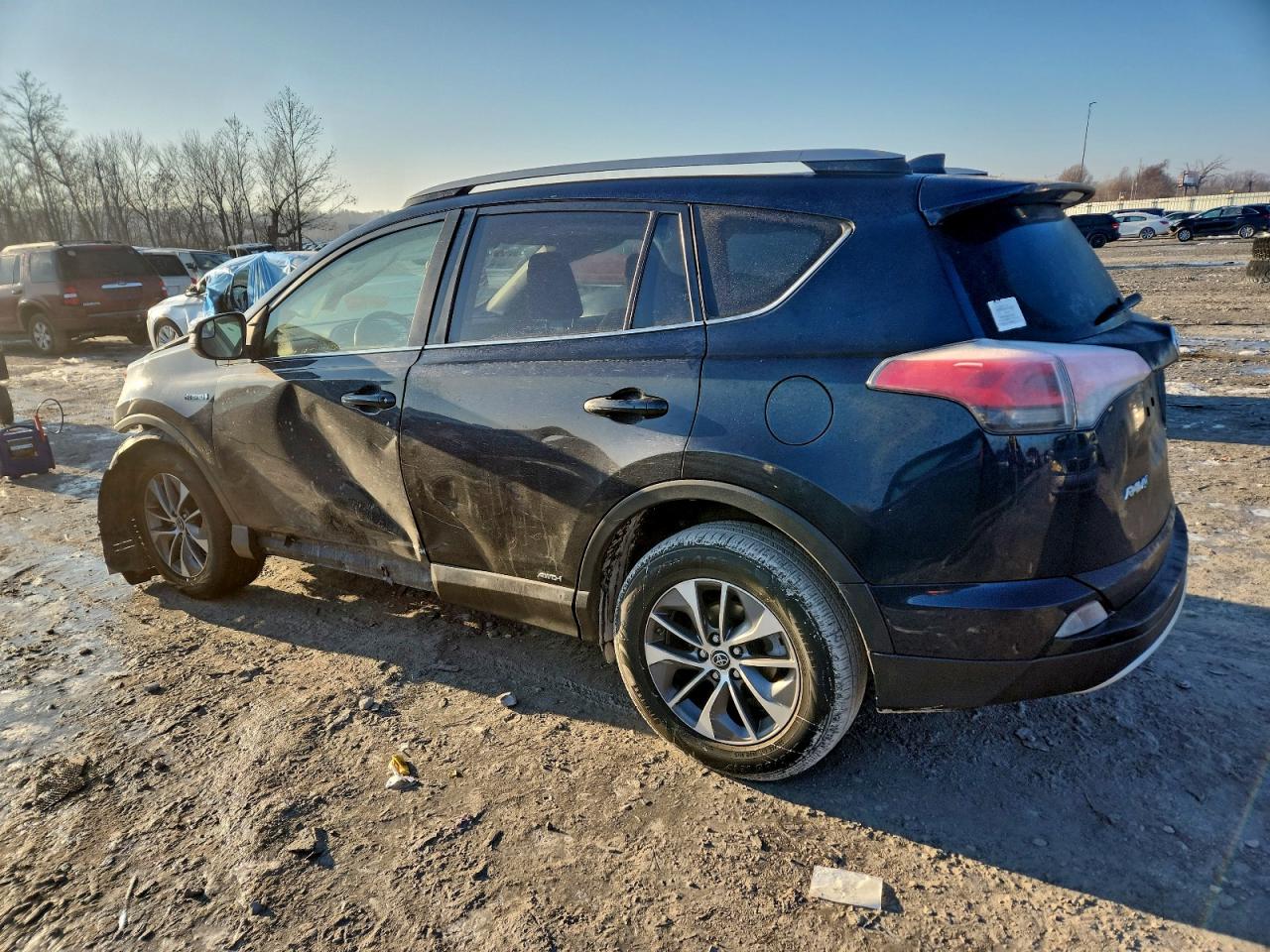 2017 TOYOTA RAV4 HV LE photo 3