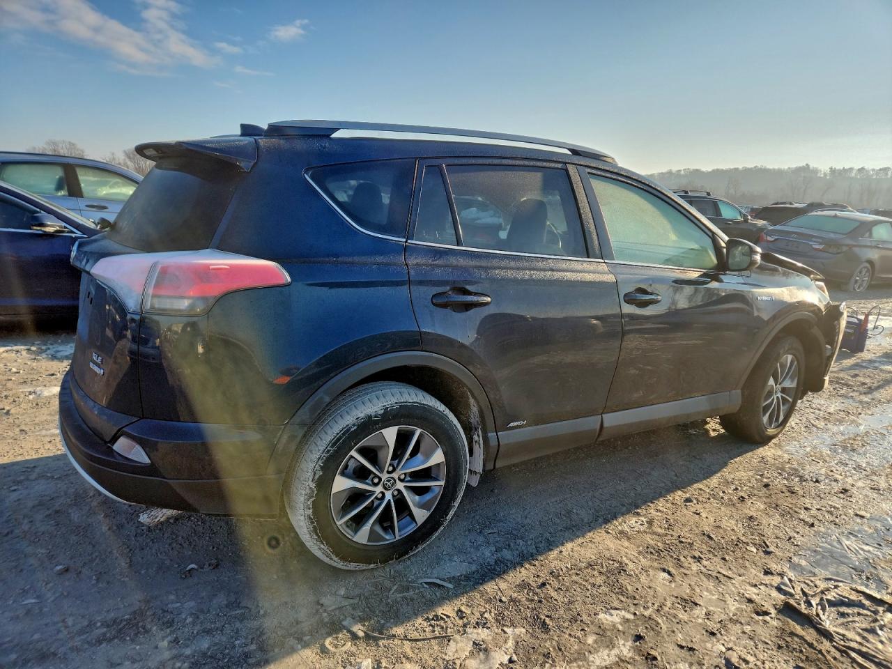 2017 TOYOTA RAV4 HV LE photo 5