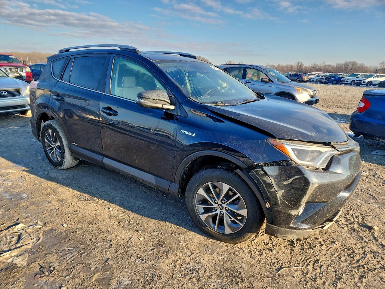 2017 TOYOTA RAV4 HV LE photo 7