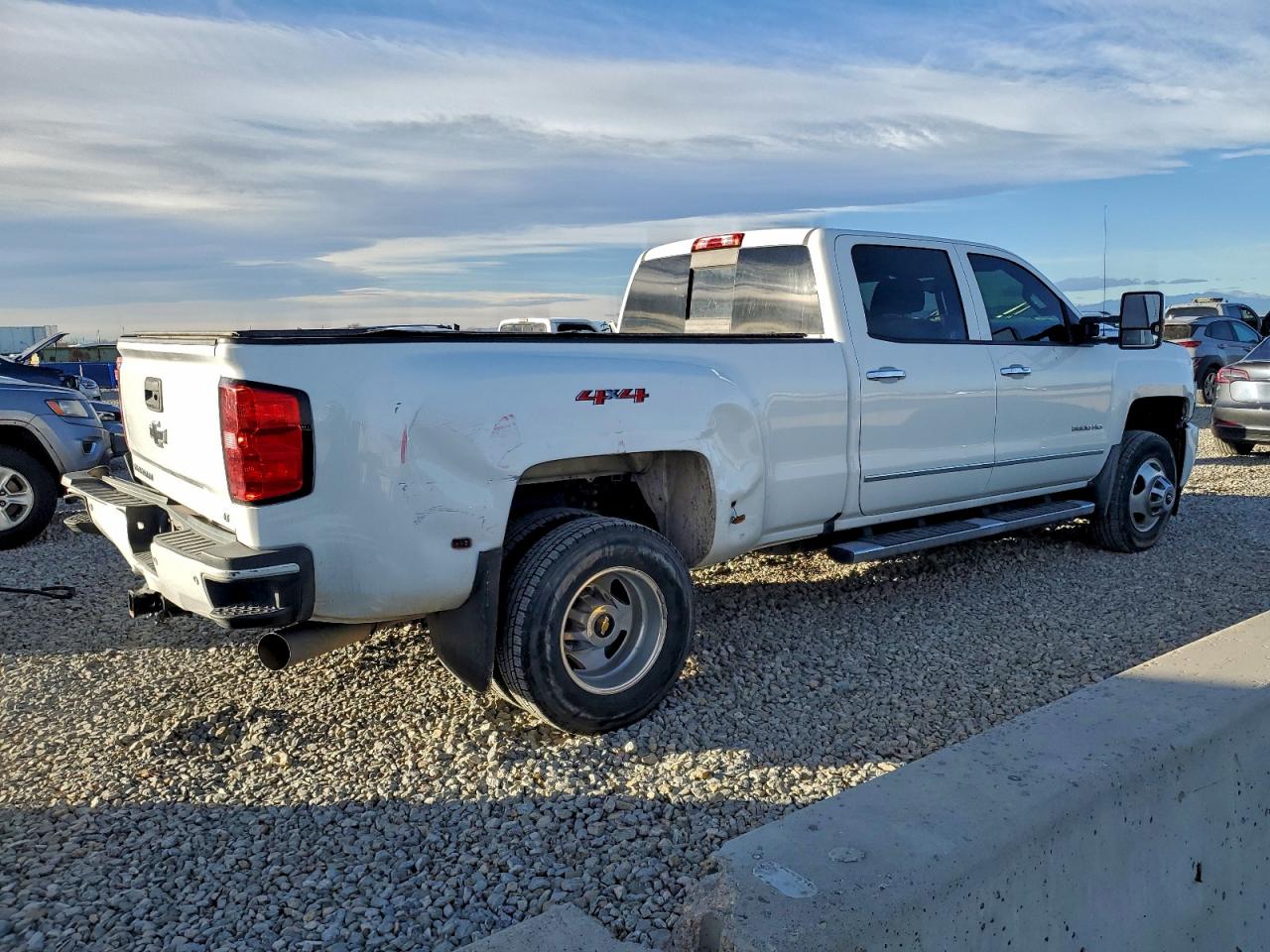 2019 CHEVROLET SILVERADO K3500 LT photo 3