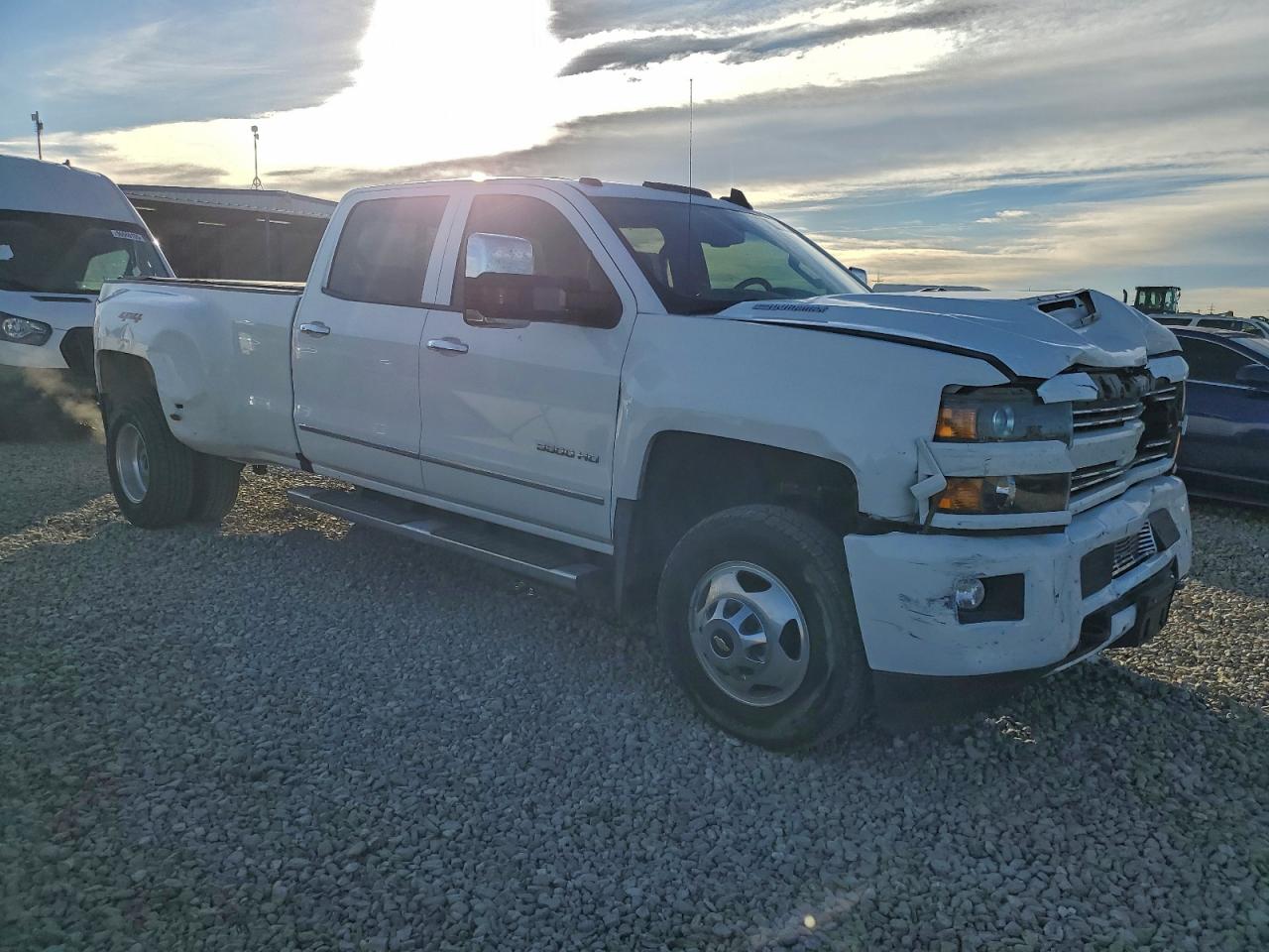 2019 CHEVROLET SILVERADO K3500 LT photo 4