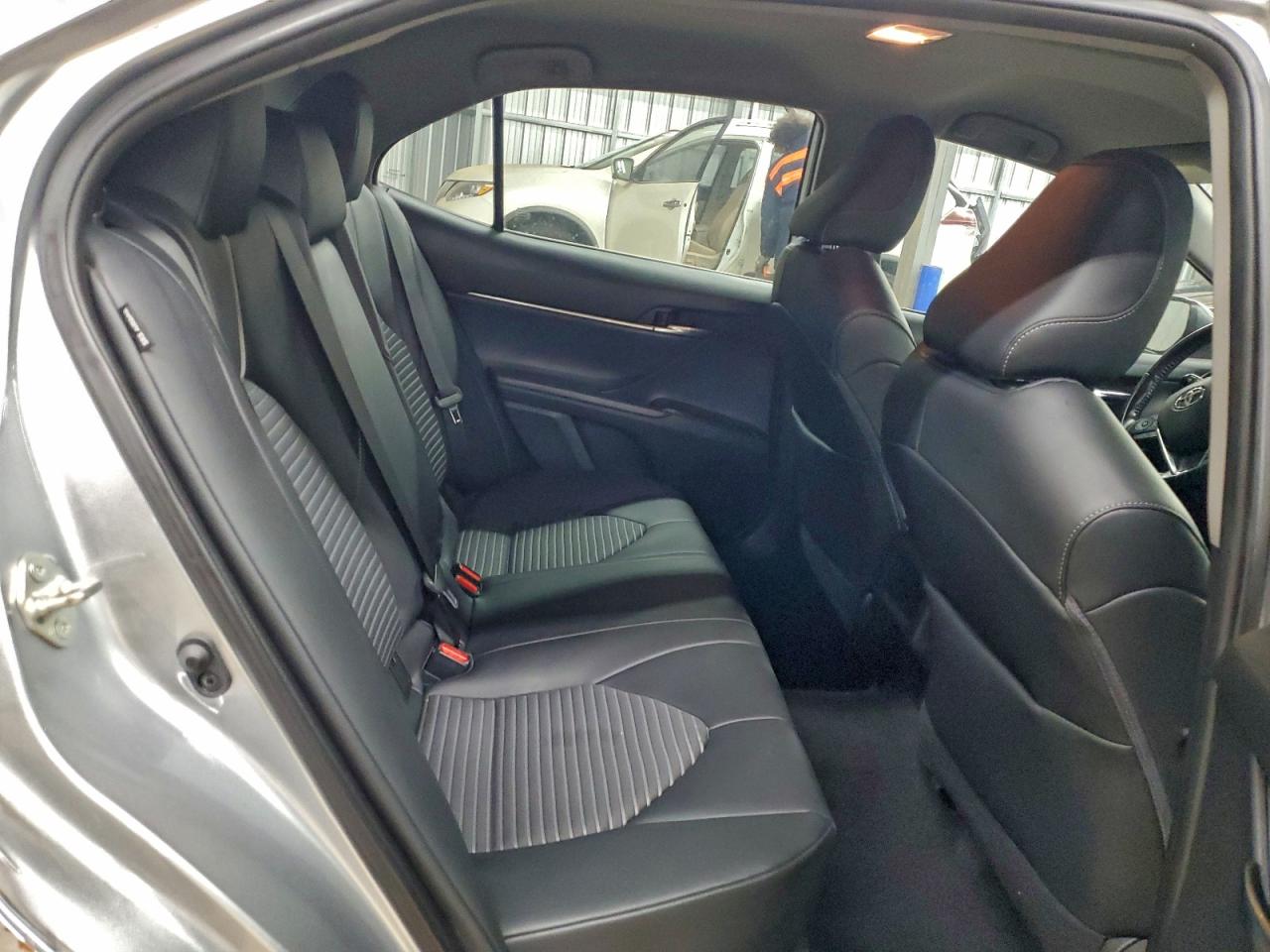 2020 TOYOTA CAMRY SE photo 19