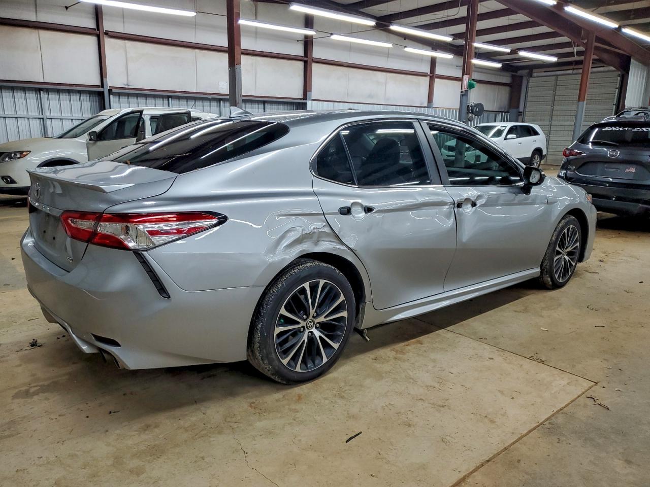 2020 TOYOTA CAMRY SE photo 5