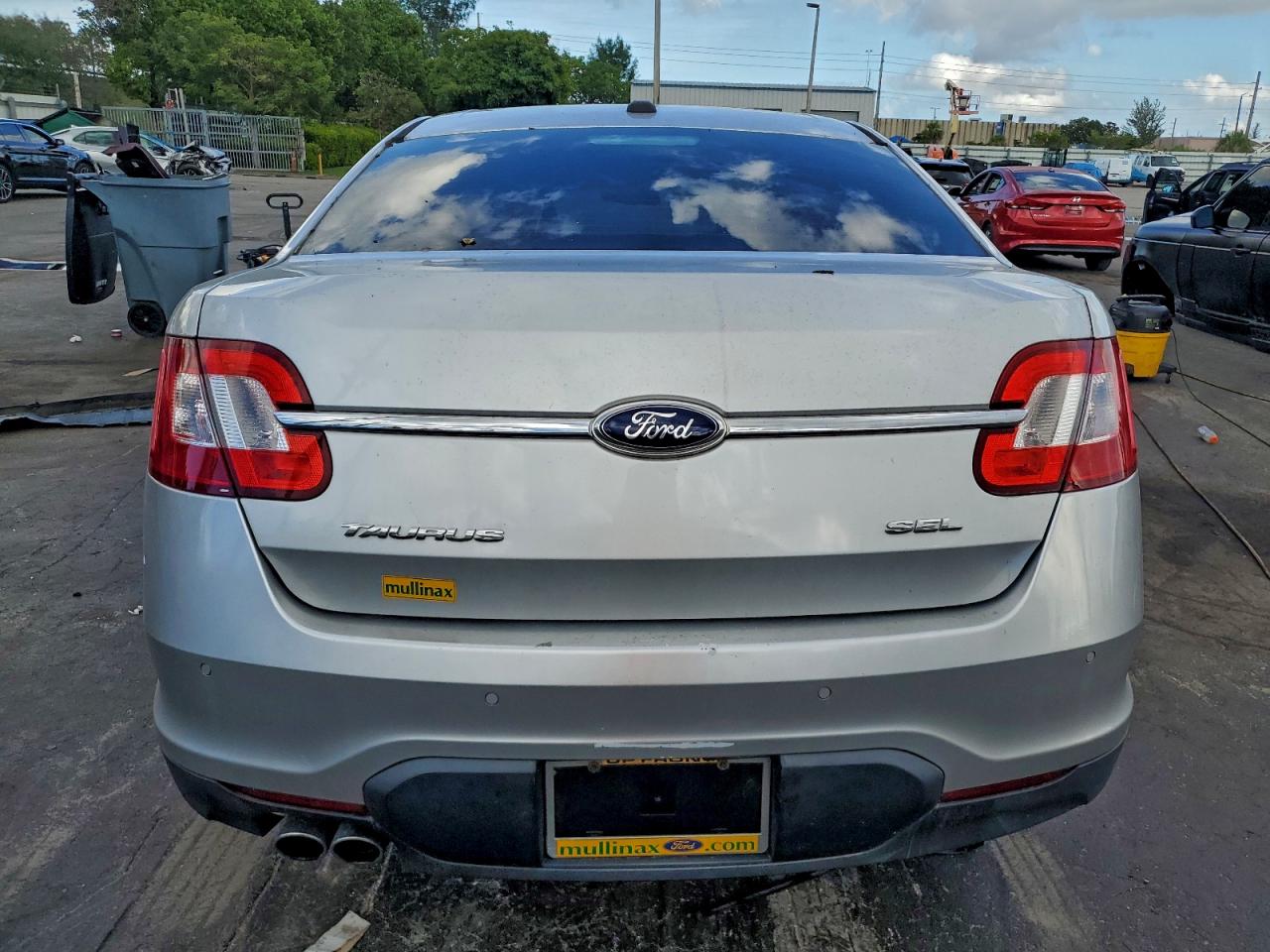 2011 FORD TAURUS SEL photo 6