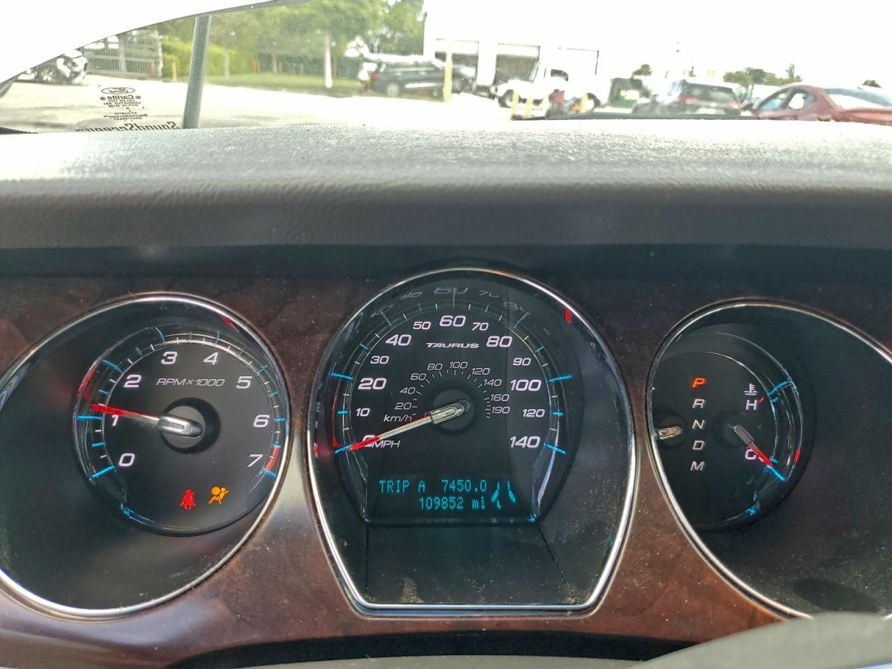 2011 FORD TAURUS SEL photo 9